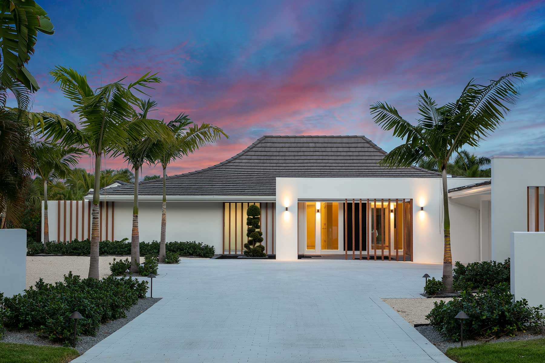 The Courtyard House 2 - Exterior - Bird Key, Sarasota, Florida - Nautilus Custom Homes