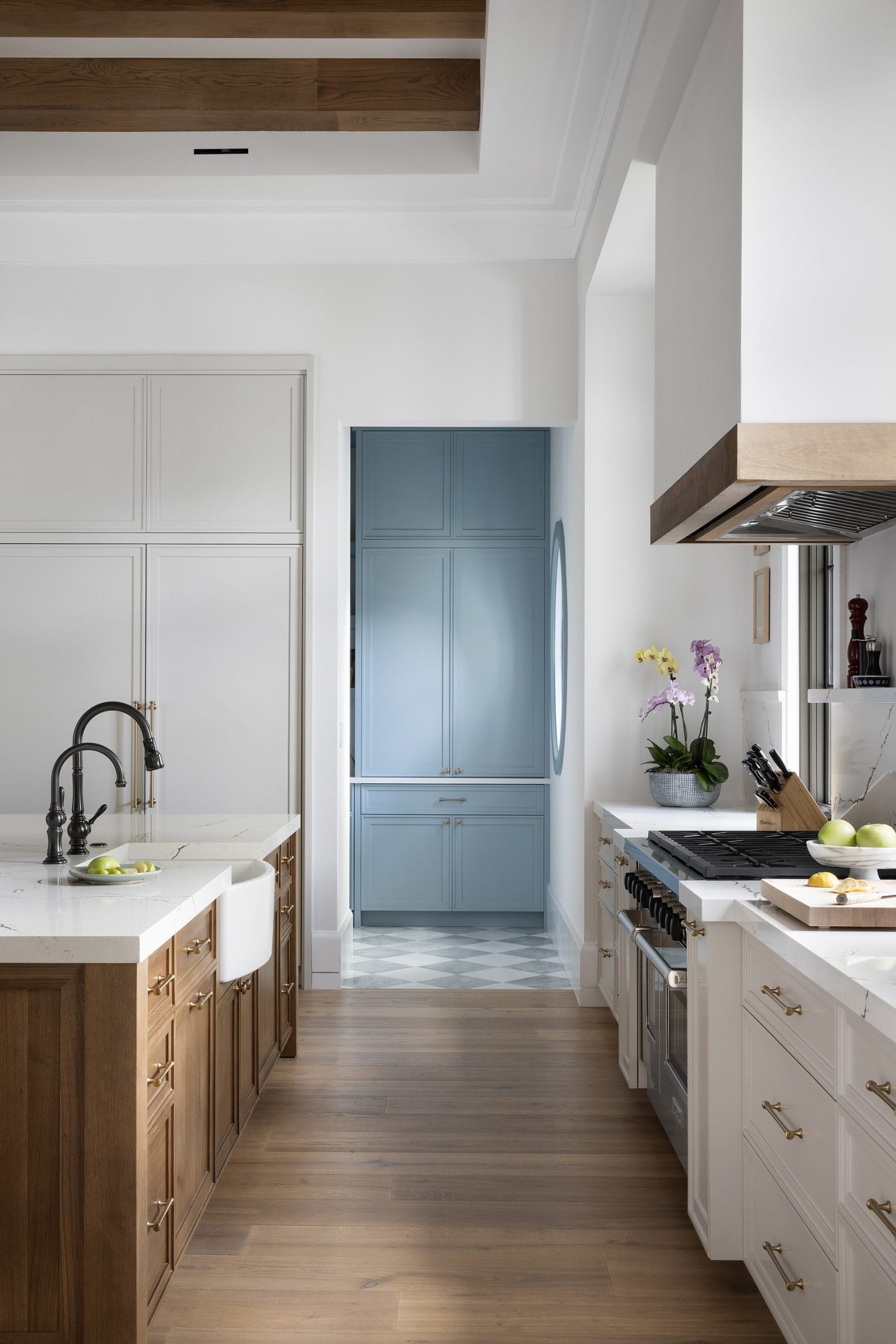 South Oak - Kitchen - Cherokee Park, Sarasota, Florida - Nautilus Custom Homes